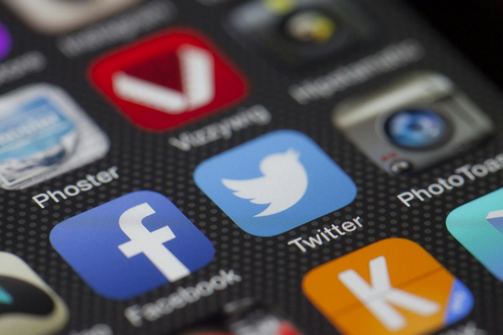 the-role-of-social-media-in-automotive-advertising.jpg