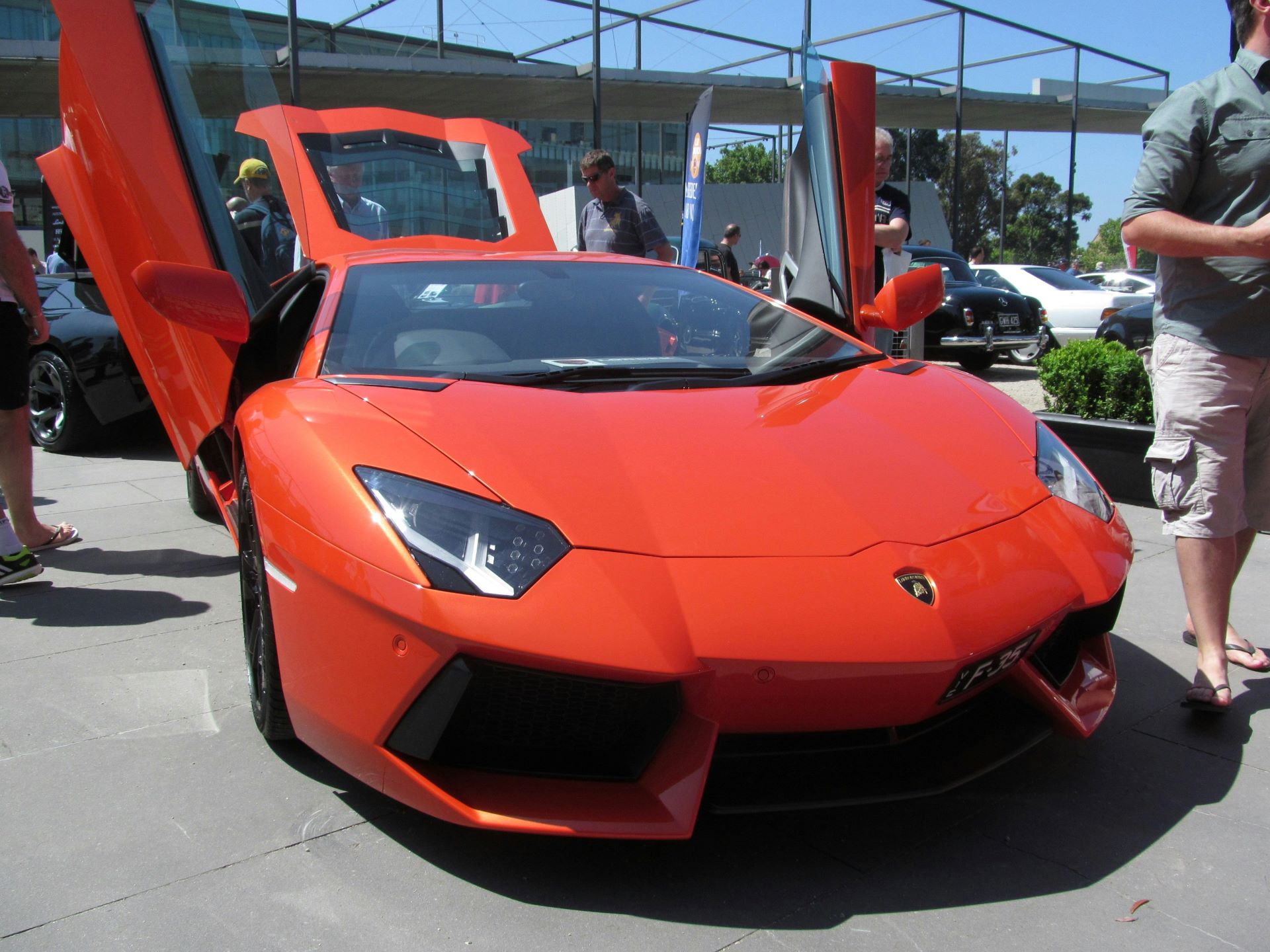 the-sound-of-speed-how-audio-branding-reinforces-automotive-dentity-1.jpg