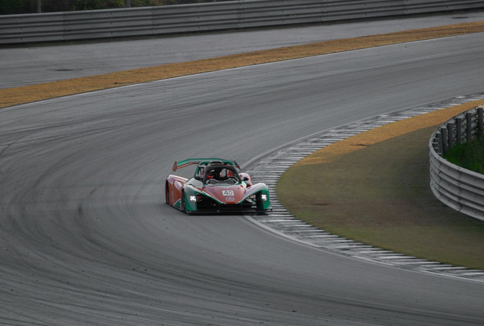 track-vs-road-how-motorsport-technology-influences-everyday-vehicle-performance-1-1604x1080.jpg