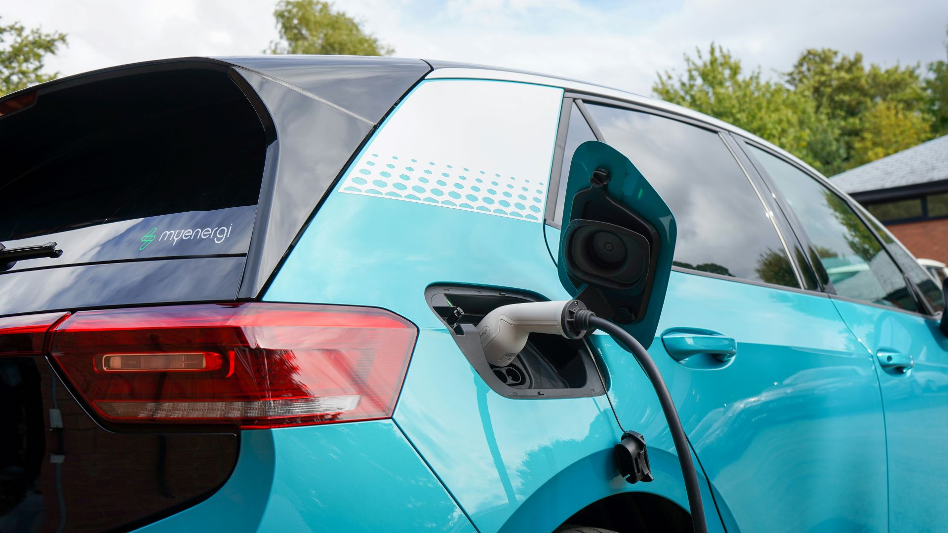 used-new-or-electric-how-south-african-car-buyers-are-making-decisions-in-2025.jpg