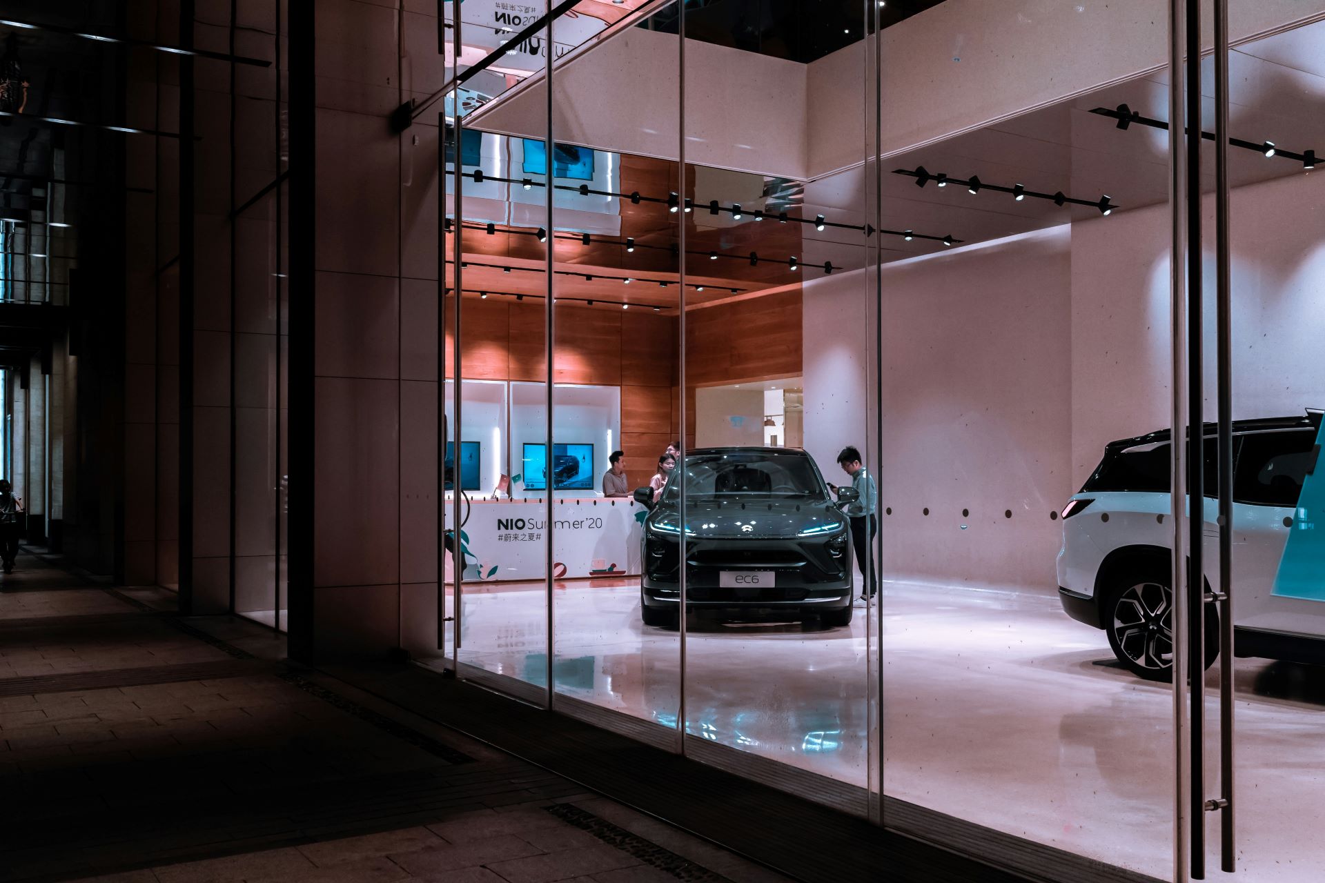 virtual-showrooms-and-the-metaverse-selling-cars-in-immersive-worlds-2.jpg