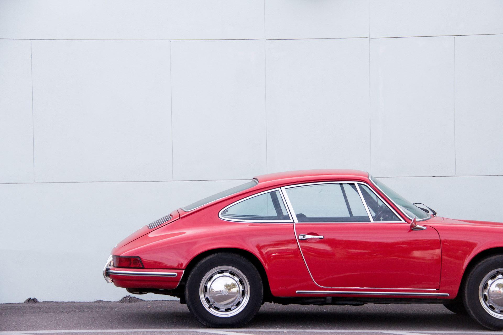 why-nostalgia-sells-classic-cars-and-retro-themed-marketing.jpg