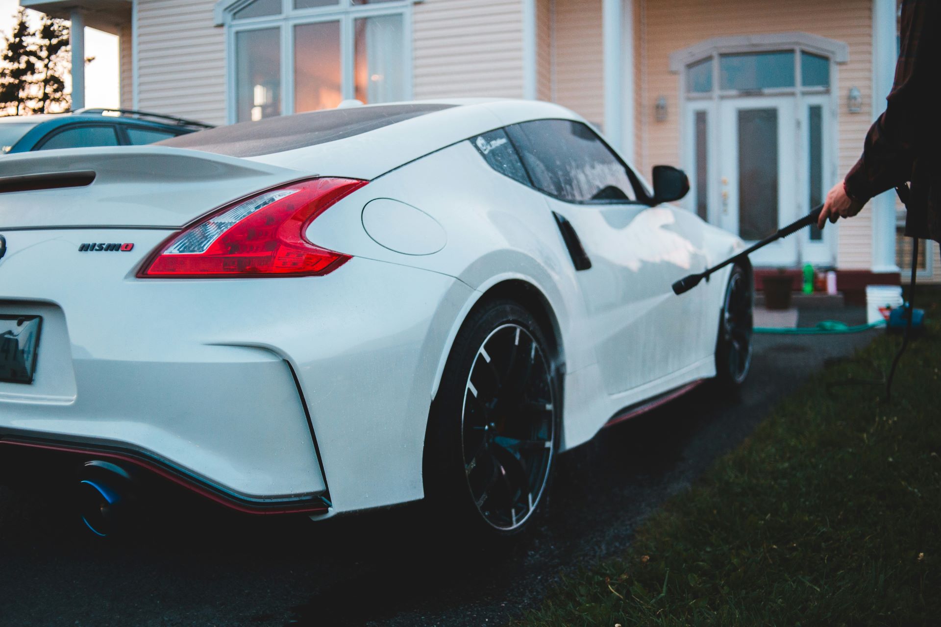 why-we-buy-the-psychology-behind-automotive-advertising-strategies-1.jpg