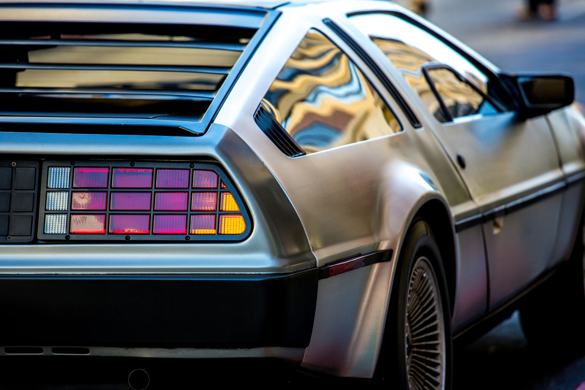why-we-buy-the-psychology-behind-automotive-advertising-strategies.jpg